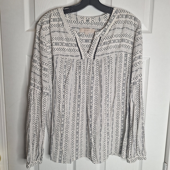 LOFT Tops - LOFT Women's Black and White Patterned Top Size Large